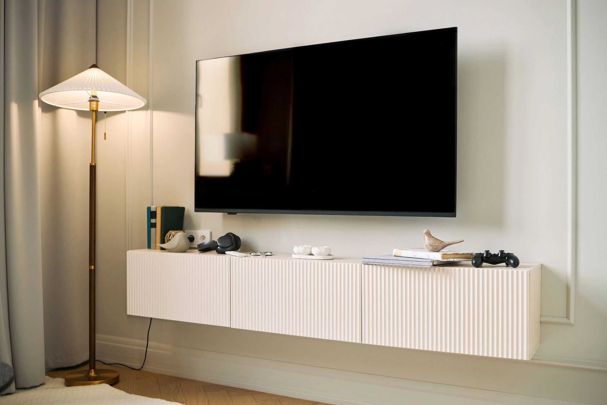 Television screen representing digital news advertising opportunities